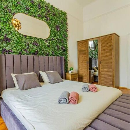 Luxury Apartment By The Famous Vaci Street Boedapest Buitenkant foto