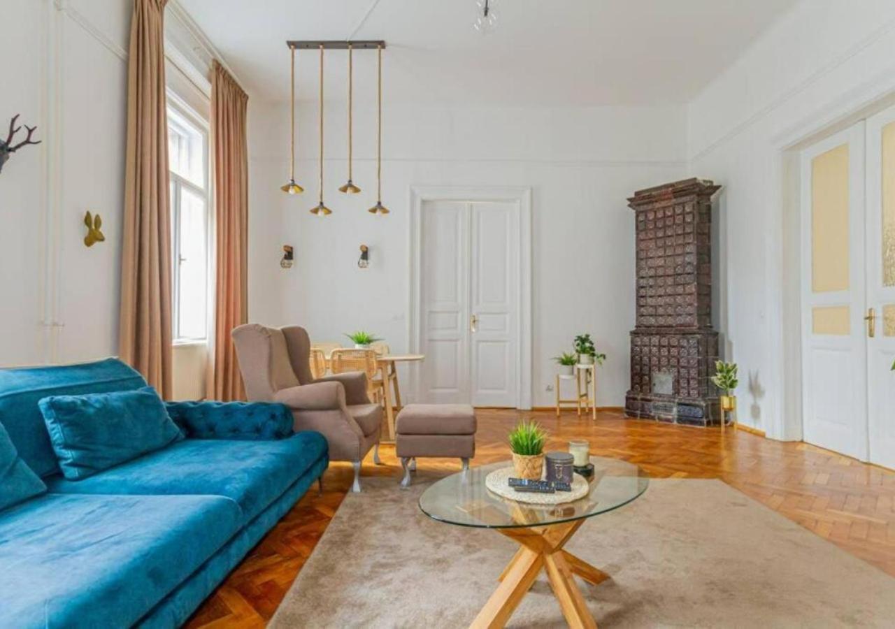 Luxury Apartment By The Famous Vaci Street Boedapest Buitenkant foto