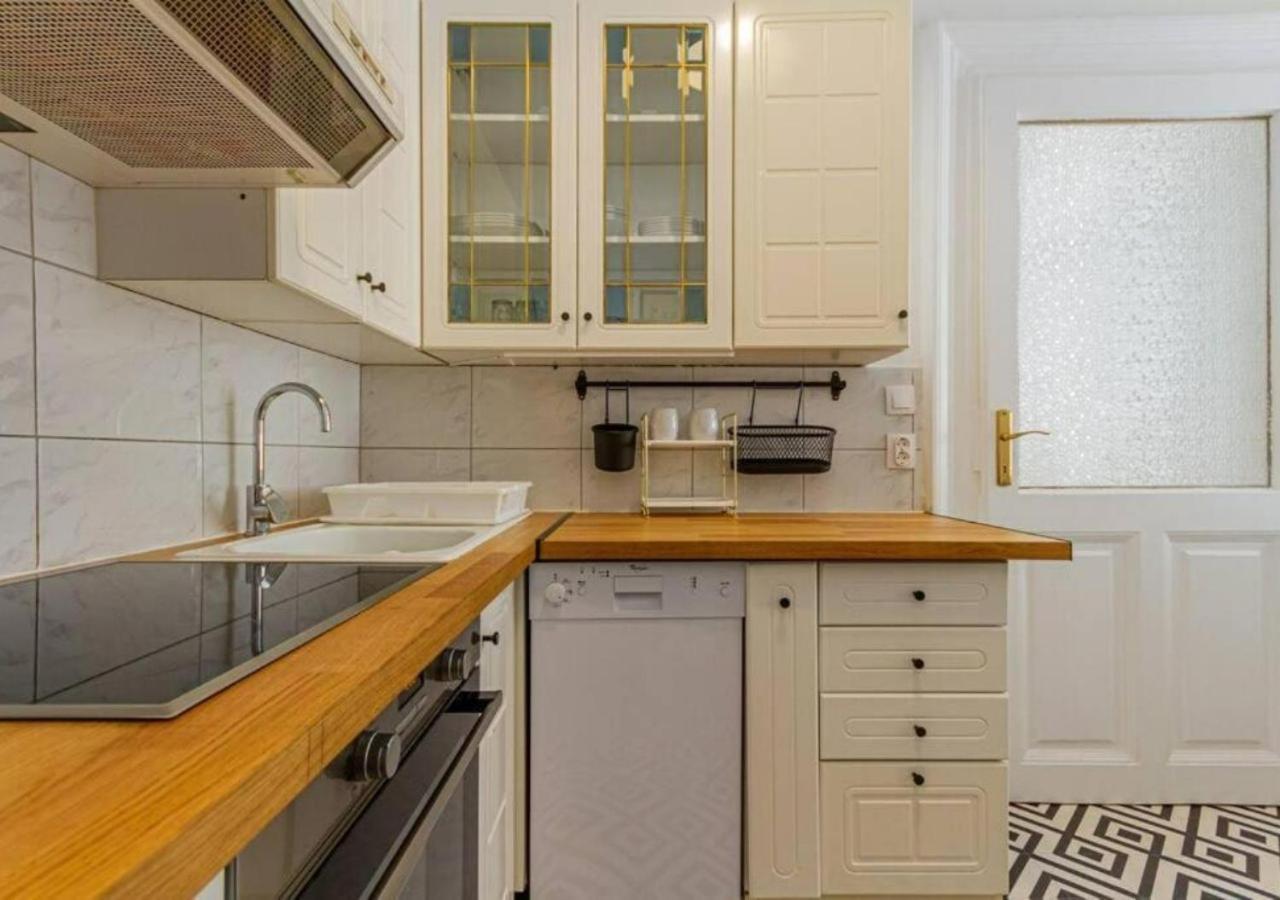 Luxury Apartment By The Famous Vaci Street Boedapest Buitenkant foto