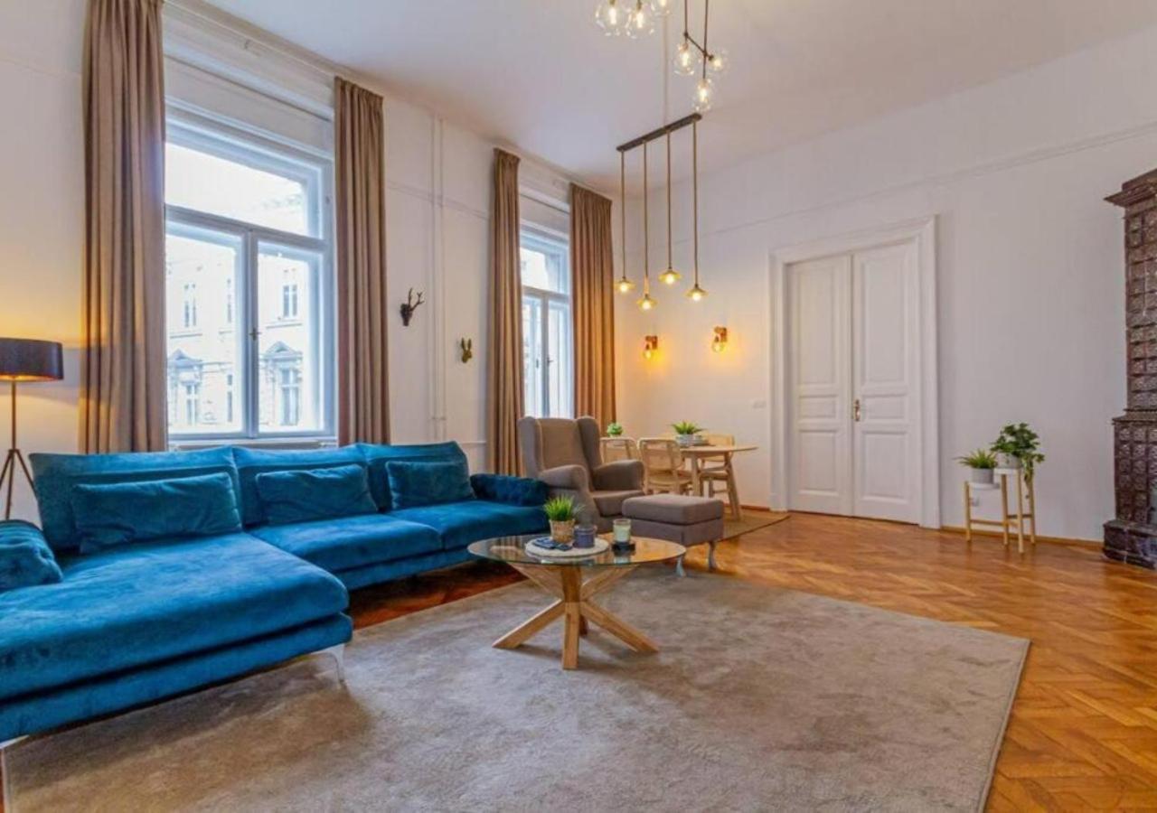 Luxury Apartment By The Famous Vaci Street Boedapest Buitenkant foto