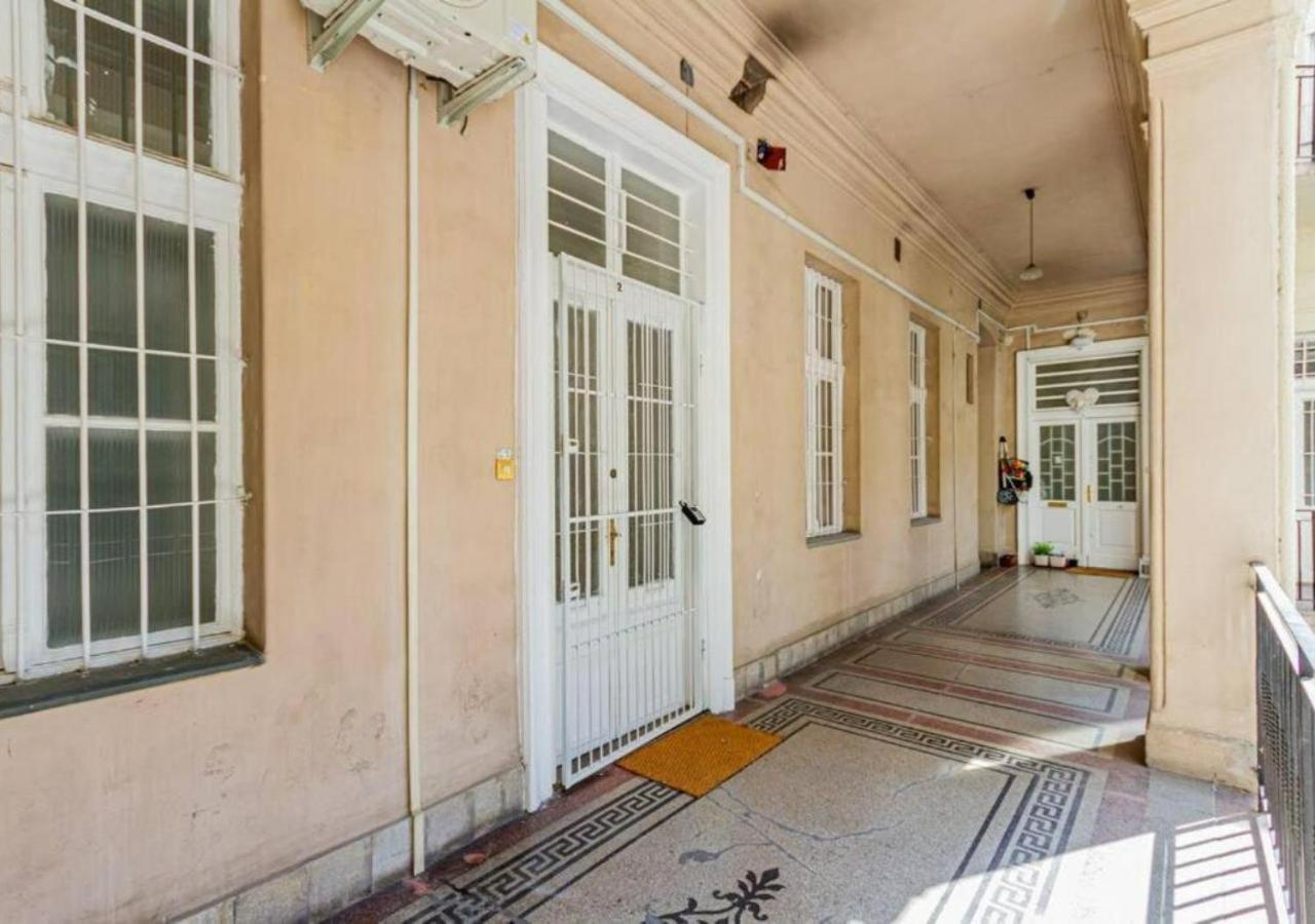 Luxury Apartment By The Famous Vaci Street Boedapest Buitenkant foto