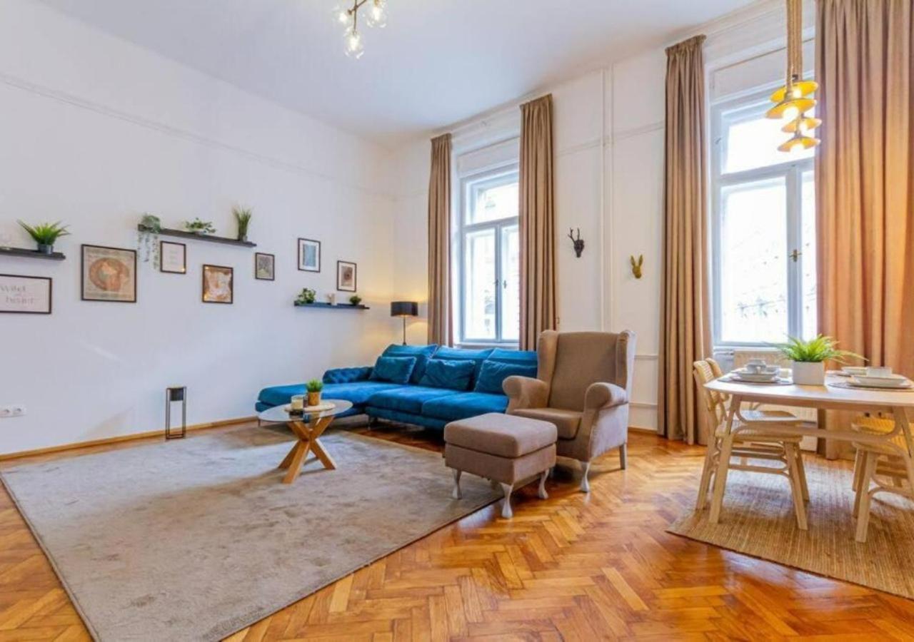 Luxury Apartment By The Famous Vaci Street Boedapest Buitenkant foto