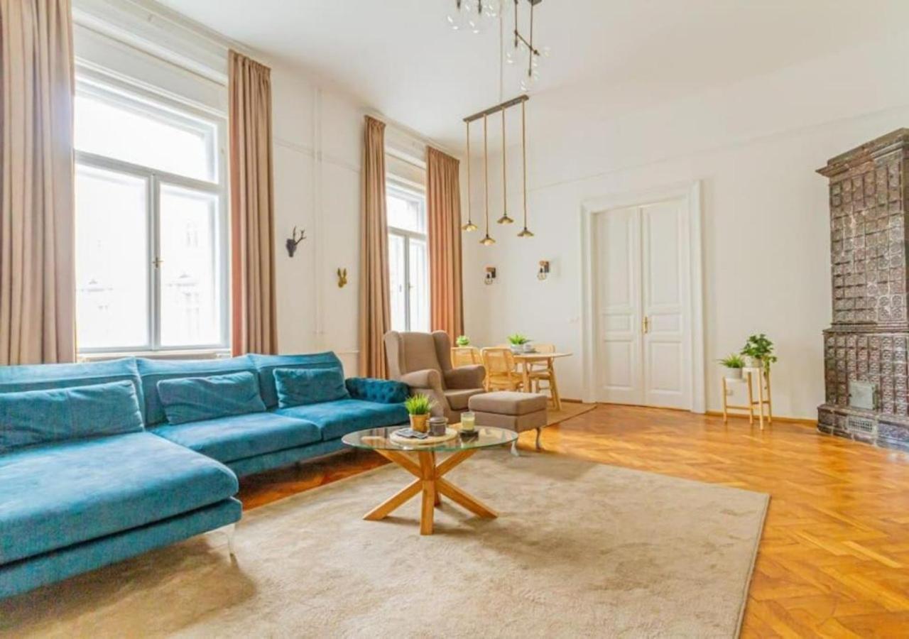 Luxury Apartment By The Famous Vaci Street Boedapest Buitenkant foto