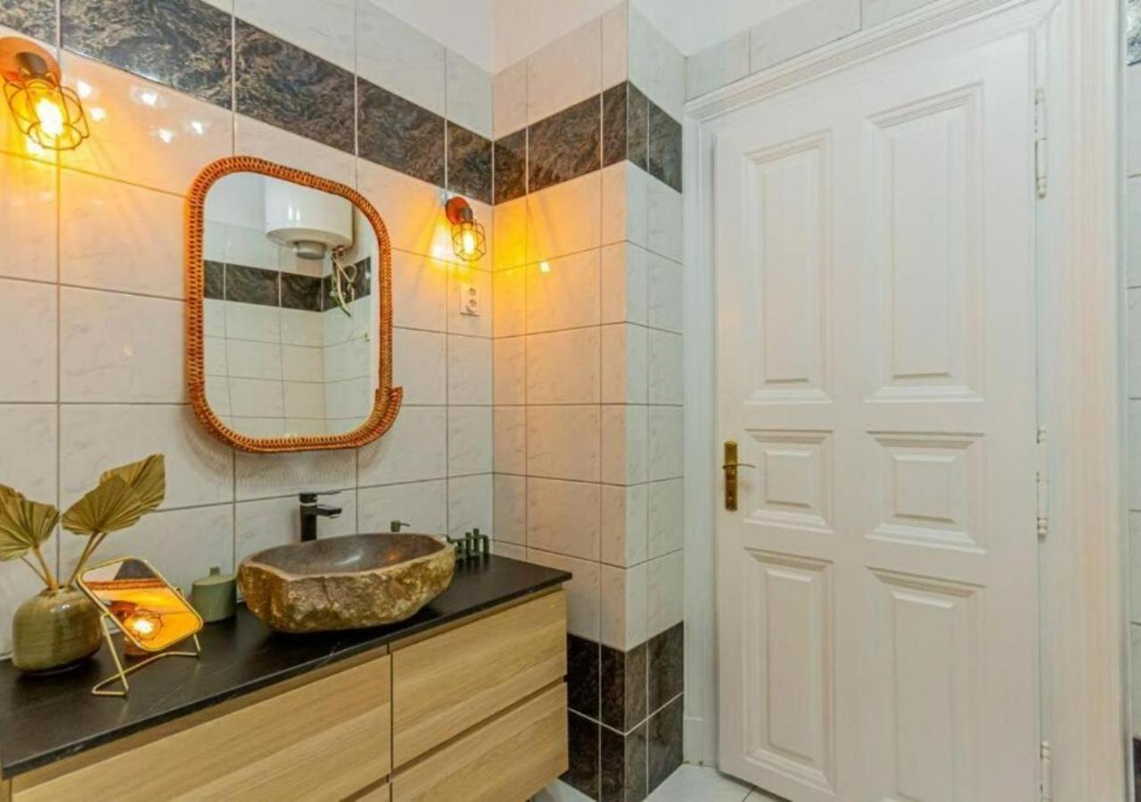 Luxury Apartment By The Famous Vaci Street Boedapest Buitenkant foto