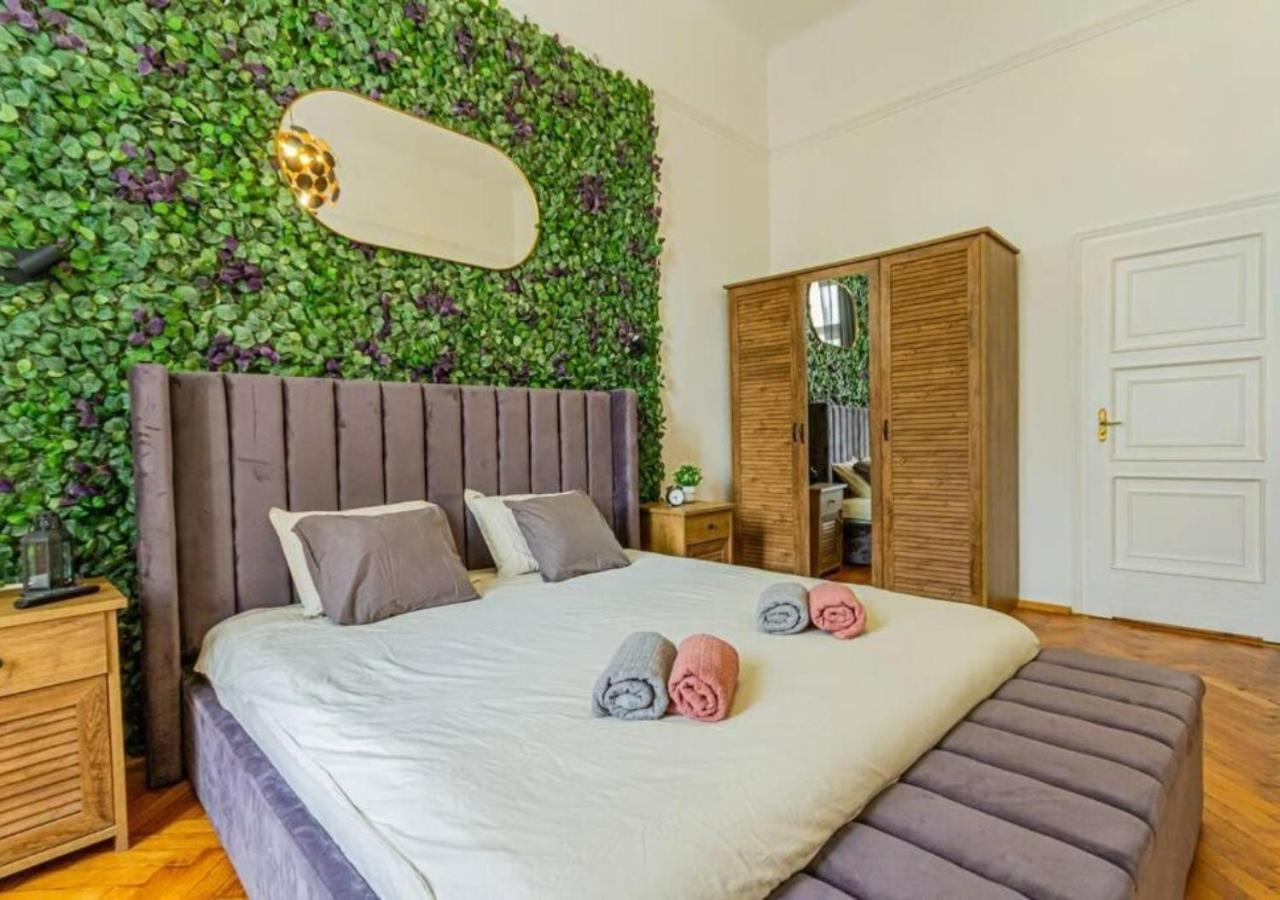 Luxury Apartment By The Famous Vaci Street Boedapest Buitenkant foto